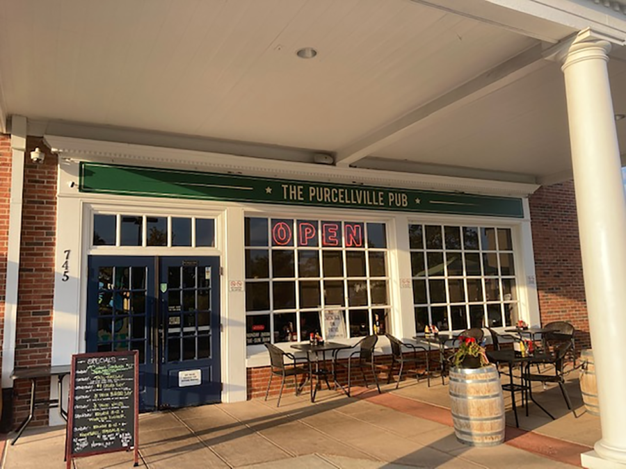 The Purcellville Pub has an open-atmosphere outdoor dining area for all occasions. 