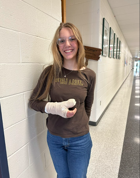 Drenning shows good spirits while in her cast. Photo provided by Maddie Shea.