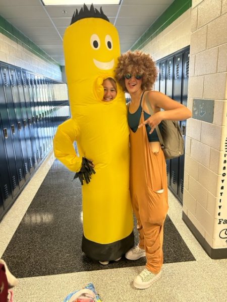 Seniors Teagan Lowry and Hope Thurman in their costumes. 