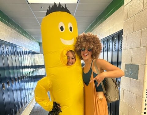 Seniors Teagan Lowry and Hope Thurman in their costumes. 