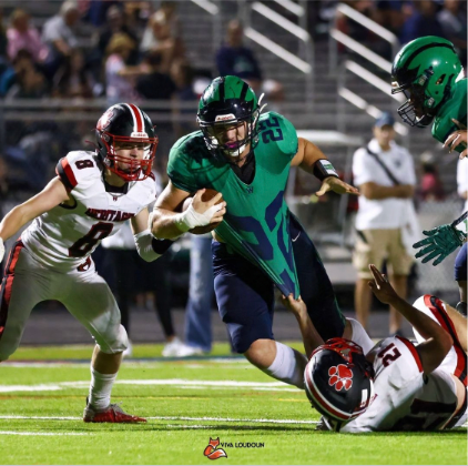 Heritages defense struggling to take down Woodgroves running back. Photo provided by Viva Loudoun.