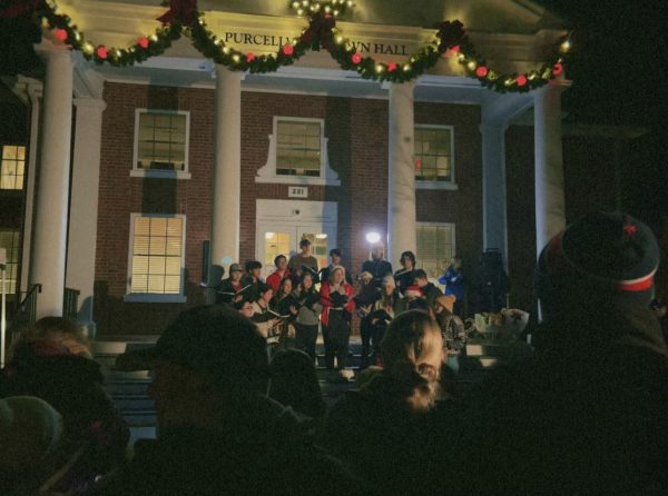 Woodgrove’s Acapella choir, the Woodgrove Singers, at the 2023 Purcellville Christmas tree lighting. Brubaker, Kimbrough, Murray, and Ubial are present. Photo provided by Elizabeth Brubaker.