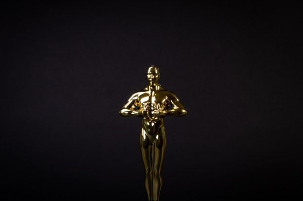 An Oscars statuette is one of the most prized awards among filmmakers. Photo found in Creative Commons. 