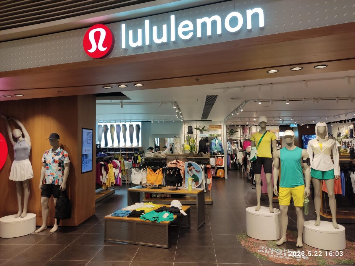  The entrance to Lululemons storefront. Photo provided Creative Commons.